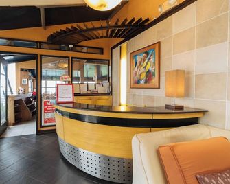 RedDoorz Plus @ The Ridge Tagaytay - Tagaytay