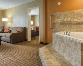 Quality Inn and Suites Chattanooga-East Ridge - Chattanooga - Bedroom