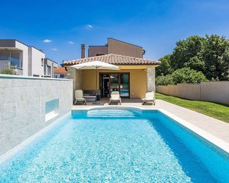 Beautiful Villa Markulin With Private Po - Liznjan - Pool