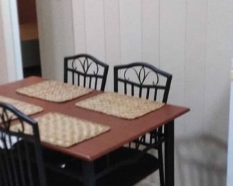 Clean Safe & enchanting 2 bed 1 bath apartment, A/C parking. - Cancún - Dining room