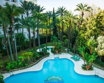 Aparthotel Monarque Sultán - Marbella - Piscina