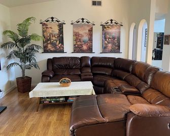Hidden Oasis with pool and garden - Fair Oaks - Sala de estar