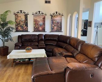 Hidden Oasis with pool and garden - Fair Oaks - Sala de estar