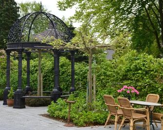 Hotel Garni Villa Arrisja - Eefde - Innenhof