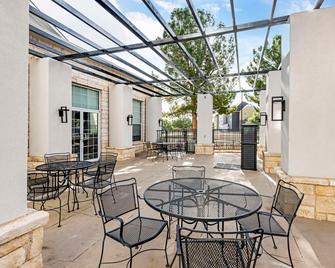 Best Western Lubbock West Inn & Suites - Lubbock - Patio