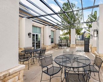 Best Western Lubbock West Inn & Suites - Lubbock - Patio