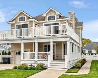 RENOVATED 4.5M dollar pet friendly luxury retreat just 1 blk from 24th St beach - Avalon - Edificio