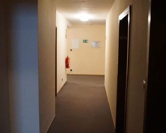 Hotel-Restaurant Weinhaus Grebel - Coblenza - Pasillo