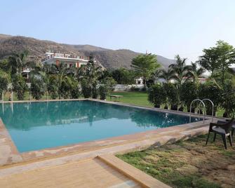 Deluxe Villa at Aravali Hills Resort - Pushkar - Pool