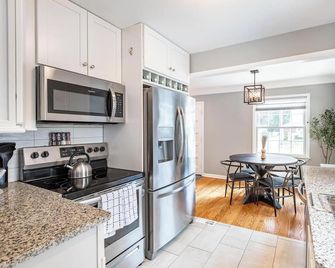 Gorgeous Berkley 4br/2.5ba Home W/ Loft Suite - Berkley - Cocina