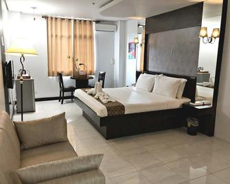 Ninong'S Hotel - Legazpi City - Bedroom