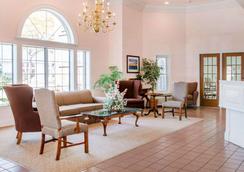 Comfort Inn Lakeside 84 1 1 8 Mackinaw City Hotel Deals