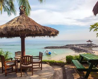 Puri Pandan Restaurant & Bungalows - Manggis - Patio