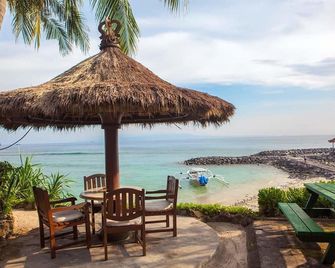 Puri Pandan Restaurant & Bungalows - Manggis - פטיו