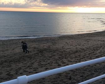 Celtic Bay Guest House - Aberystwyth - Beach