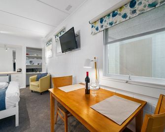 Benson House & Benson Lodge - Benalla
