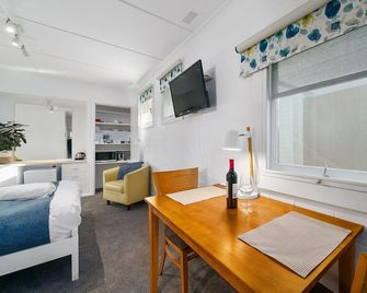 Benson House & Benson Lodge - Benalla