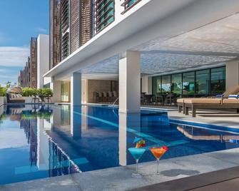 โรงแรมเบสท์เวสเทิร์นพลัส เดอะไอวีวอลล์ - เปอร์โต ปรินเซซา - สระว่ายน้ำ