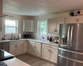 Upstairs 2 bedroom private apartment in New Iberia Great location! - Nueva Iberia - Cocina