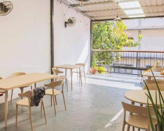 Muulao Hostel - Vientiane - Parveke