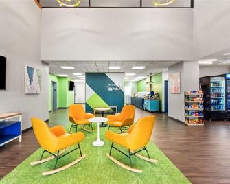 Spark By Hilton Oak Forest - Oak Forest - Lobby