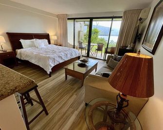 Stunning Ocean and Mountain View | Kauai North Shore - Princeville - Bedroom