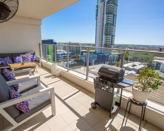 Zen Ocean Meadows - 2br Sea View Apt - Darwin - Balcon
