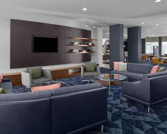 Family-friendly retreat near Mobbly Bayou Wilderness Preserve | 4 Units - Oldsmar - Lounge