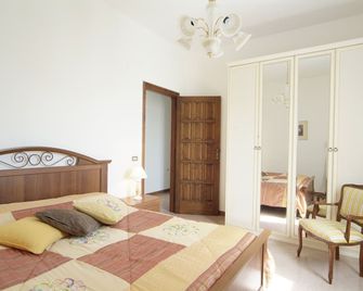 Spacious Holiday Accommodation - Fresh Mountain Air with Stunning Coastline View - Fasano - Bedroom