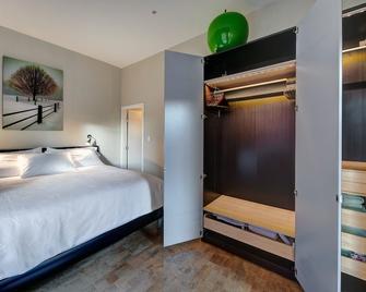 Awarehouse Loft in Historical Downtown\nEnjoy a True Canadian Snowbird Experience - Victoria - Bedroom