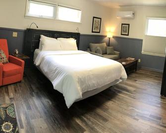 Private Studio Apartment with Easy Walk to WCU - Cullowhee - Bedroom