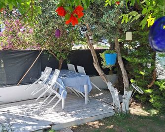 Hotel Antonio - Cesme - Patio