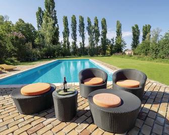 Beautiful Home In Taglio Di Po Ro - Porto Viro - Piscina