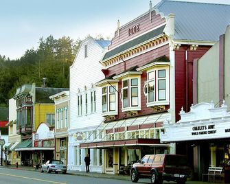 Redwood Suites - Ferndale