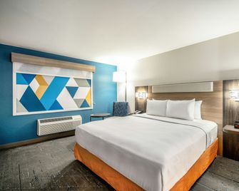 Holiday Inn Express & Suites Phoenix - Mesa West By IHG - Mesa - Bedroom