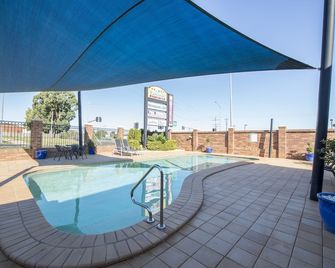 Cotswold Motor Inn - טוומבה - בריכה