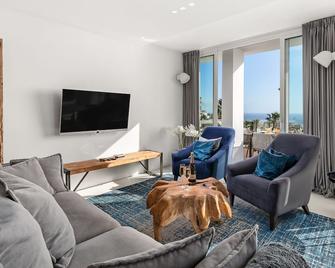 Whispers of the Ocean Villa - Costa del Silencio - Living room
