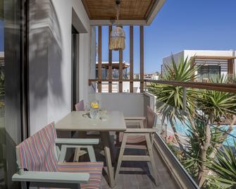 Galazio Beach Resort By Estia - Χερσόνησος - Μπαλκόνι