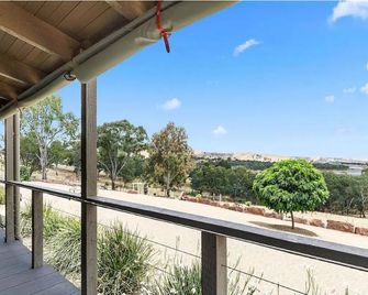 Three Ways Farm – Lakefront Country Escape near Mt Buller - Bonnie Doon - Balcón