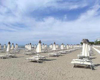 Villa Mirella-Nuova Gestione - Grado - Strand