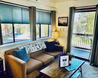Inside Yosemite Park-Cozy Corner Unit-Sleeps 2 - Yosemite West - Salon