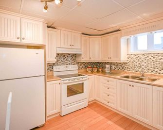 Delightful 2-bedroom apartment in charming Caraquet awaits you - Caraquet - Kitchen