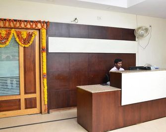 Hotel Sitara Grand - Rājahmundry - Front desk