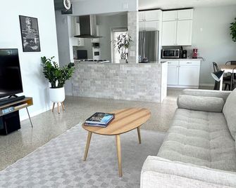 Cozy house at Arlington Park - Sarasota - Living room