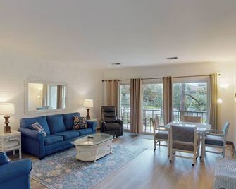 Atlantic Breeze #5 Apts - Jekyll Island - Living room