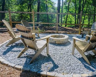 Dog friendly getaway near Lake Rabun and Clayton. - Lakemont - Patio