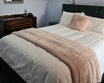 Castlepoint Hotel & Guesthouse - Whakataki - Bedroom