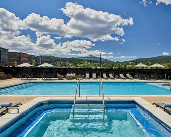 ريزيدنس إن باي ماريوت بيج سكاي/ذا ويلسون هوتل - بيغ سكي - حوض السباحة