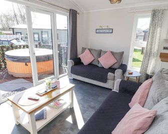 Duckling Lodge - Carnforth - Living room