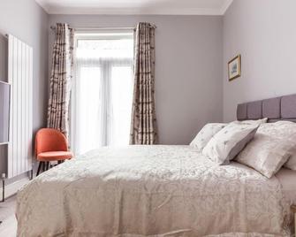 North Central London House/ Sleeps8/garden/wifi - London - Bedroom